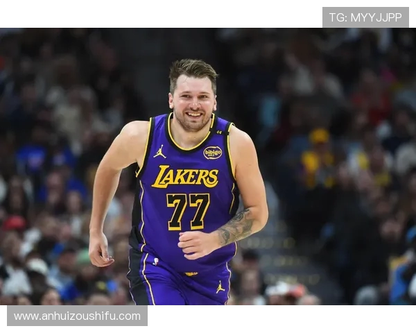 原创湖人陷球权分配问题，东契奇打法引不满，詹姆斯为保纪录刷分被嘲讽